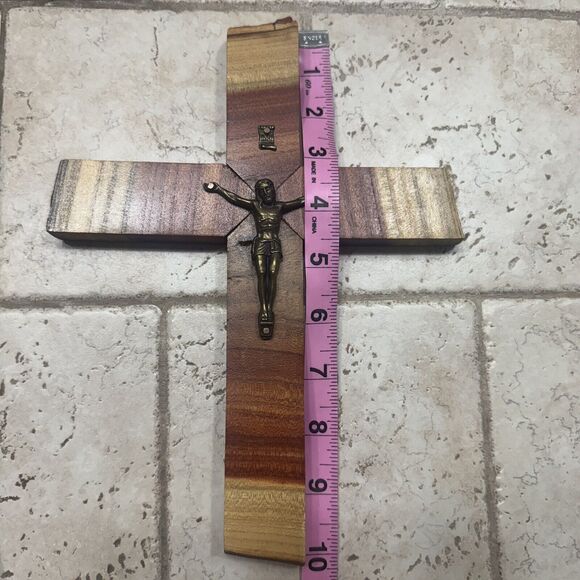 Pistachio Wood wall Cross Jesus With Crucifix Hand Made 10” Gift Arizona Signed - Picture 5 of 7